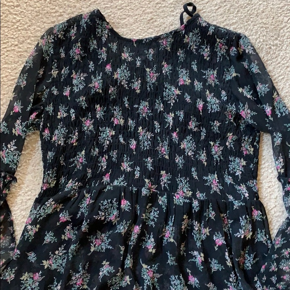 Floral bell sleeve top - Picture 2 of 3